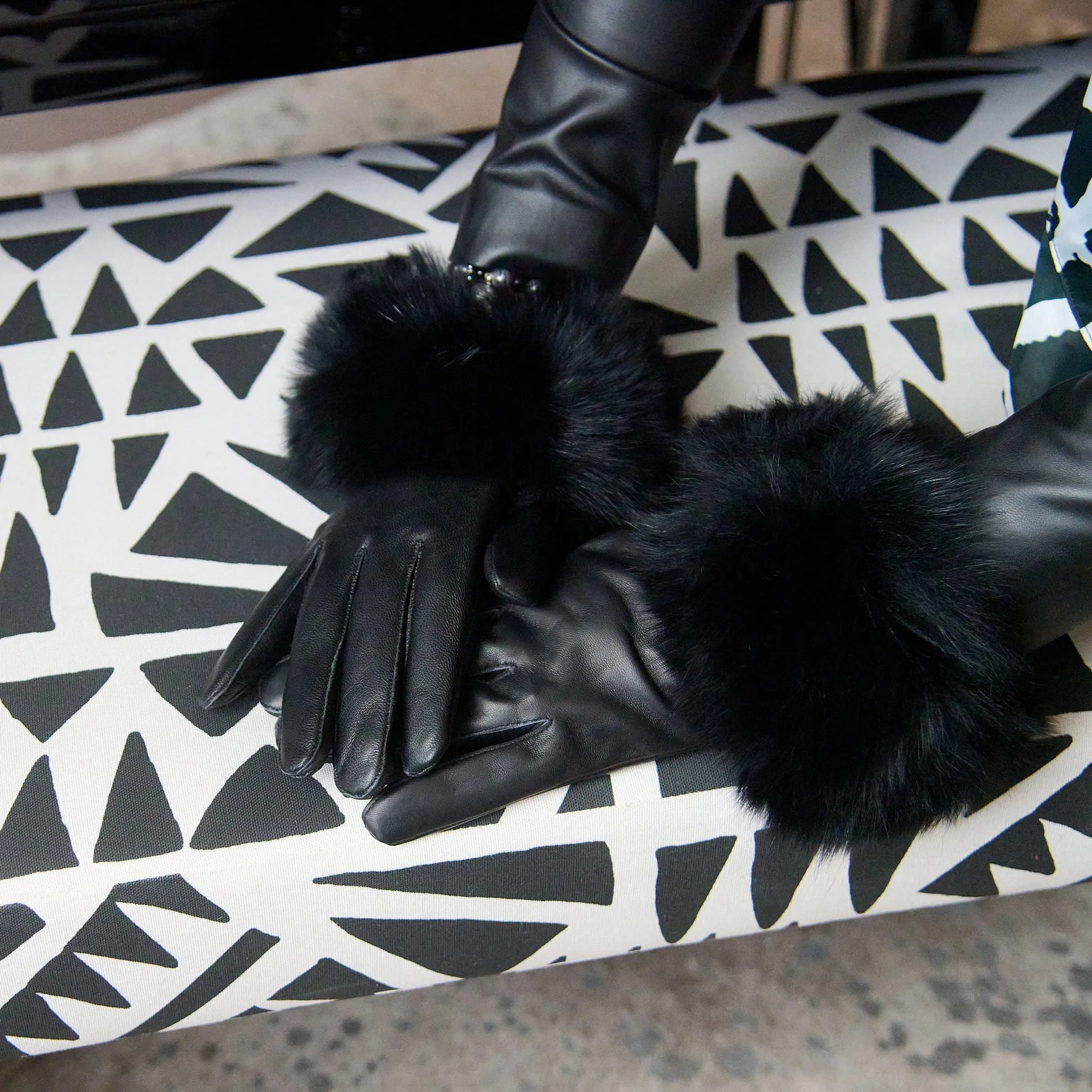 Aspen Pure Fox Fur and Sheepskin Leather Gloves - Lavish Black