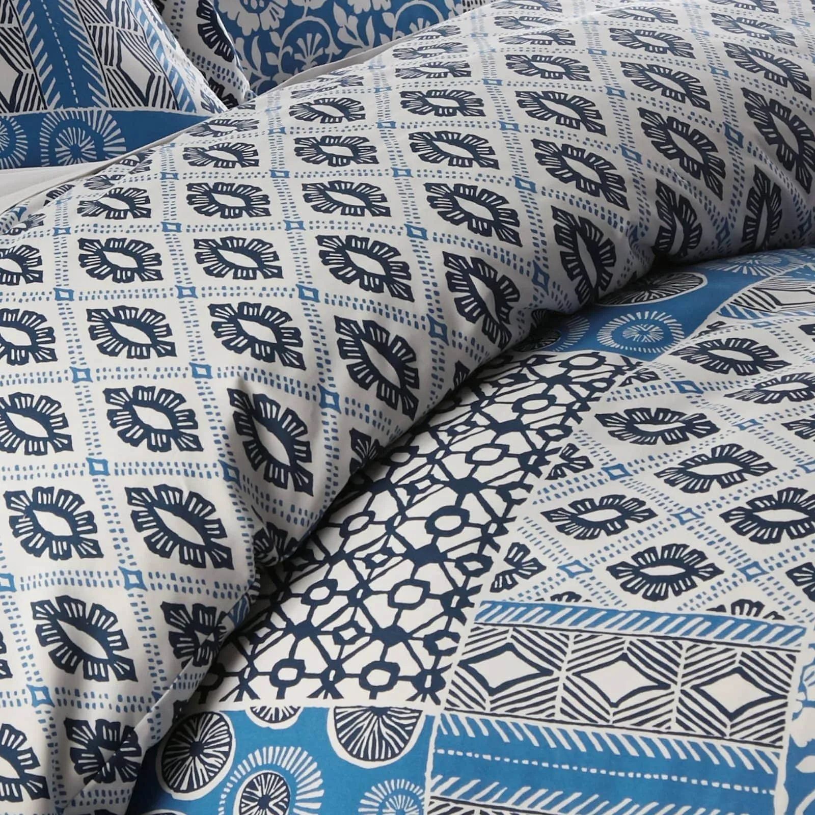 Global Patchwork Comforter Set