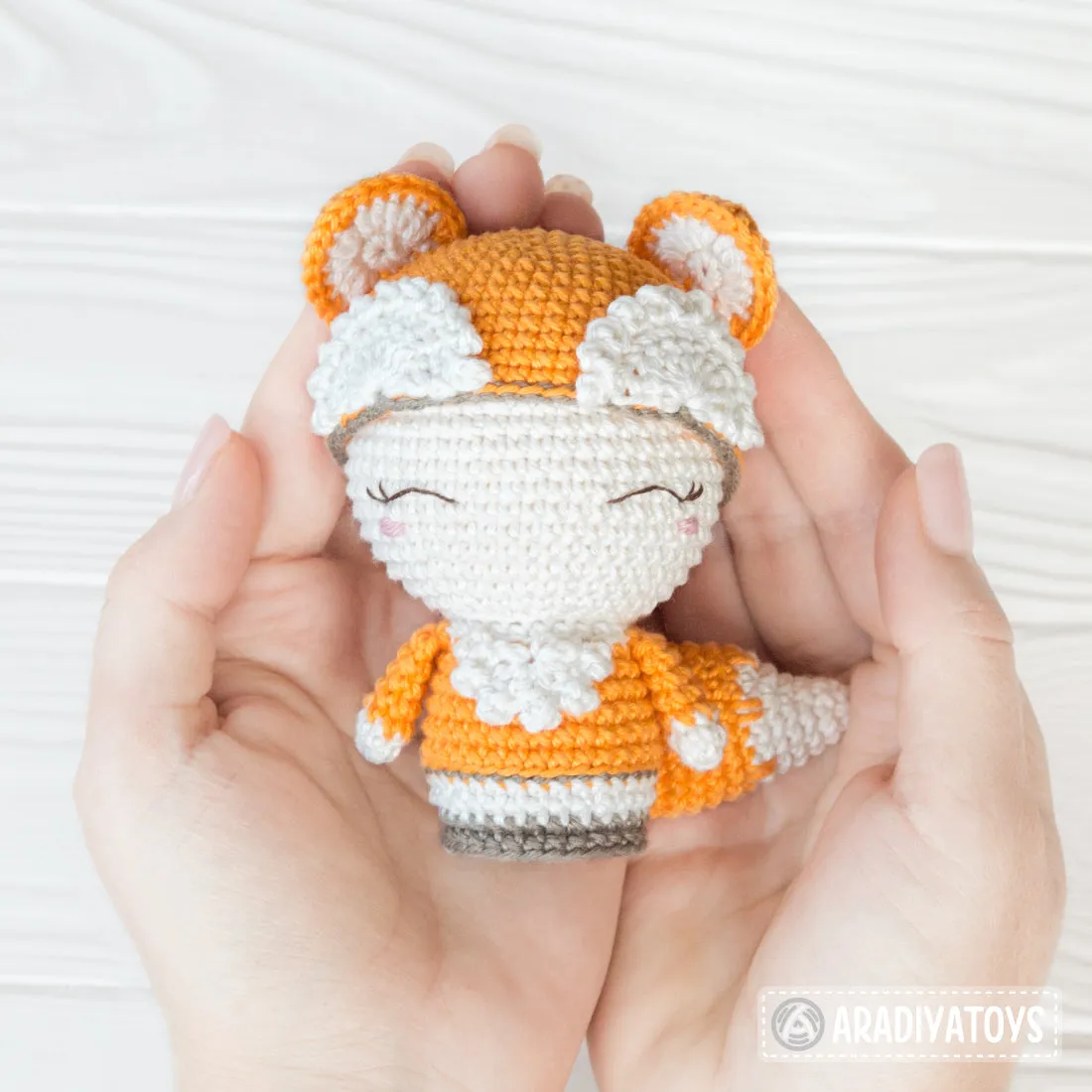 Mini Laura the Fox from "AradiyaToys Minis” collection / mini doll crochet pattern by AradiyaToys (Amigurumi tutorial PDF file)